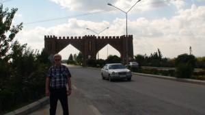 Prie įvažiavimo į senovinį Azerbaidžano miestą - Bardą.